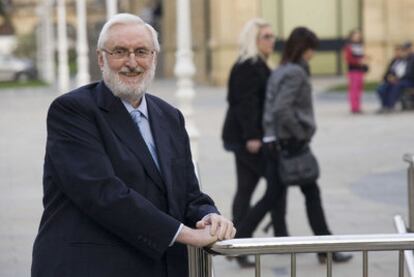 Javier Elzo, en una plaza donostiarra.