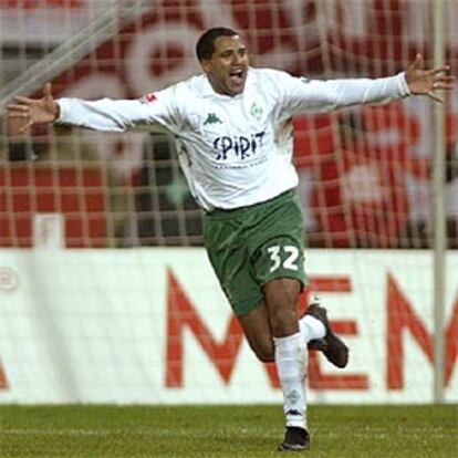 Ailton festeja uno de sus goles en el Werder Bremen.