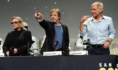 De esquerda para a direita: Carrie Fisher, Mark Hamill e Harrison Ford.