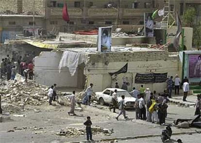 El cuartel general de Múqtada al Sáder en Bagdad, destrozado ayer durante el ataque estadounidense.
