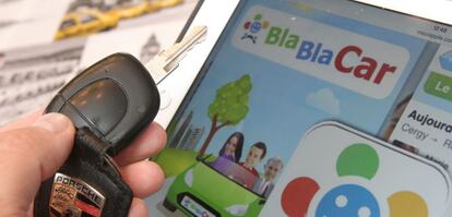 Un usuario consulta la web de BlaBlaCar.