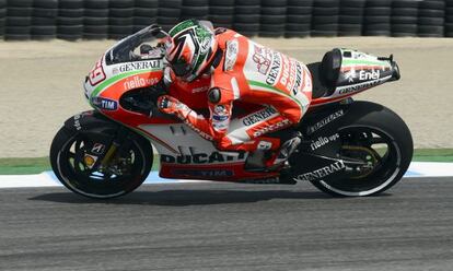 Hayden rueda en el circuito de Laguna Seca.