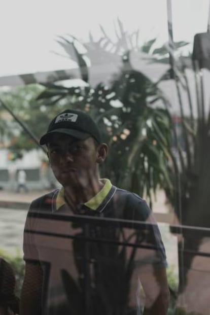 Cleberth Delgado, del Cuerpo de Investigaciones Científicas Penales y Criminalísticas (CICPC), en un centro comercial de Cúcuta.