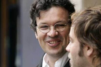 El director Tristán Bauer (a la izquierda) y el protagonista de <i>Iluminados por el fuego,</i> Gastón Pauls.