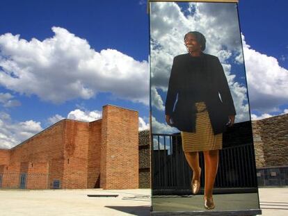 Exterior del Museo del Apartheid, en Johanesburgo (Sud&aacute;frica). 