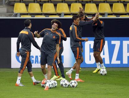 Los jugadores del Real Madrid durante el entrenamiento. 