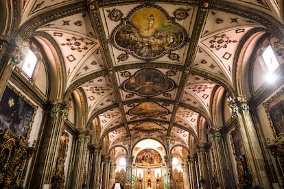 Detalle del interior de la parroquia San Juan Bautista, en Coyoacán.