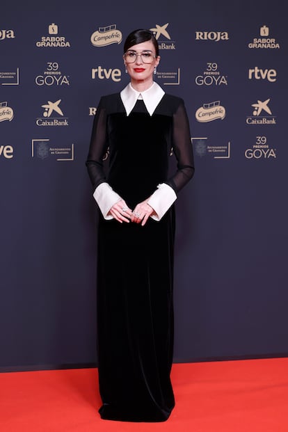 Paz Vega, con vestido de Cherubina y joyas de Messika. La actriz ha llevado gafas en la alfombra roja, algo poco habitual, pero que funciona perfectamente con su estilismo. En esta ocasión, Paz Vega acude en calidad de directora y está nominada a mejor dirección novel por 'Rita'.
