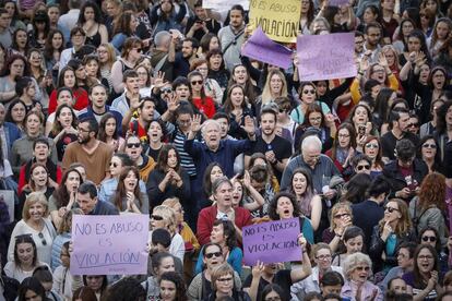 Protesters outside Valencia City Hall on Thursday.