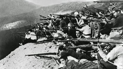 Milicianos republicanos en el frente de Navacerrada (Madrid) a finales de julio 1936.