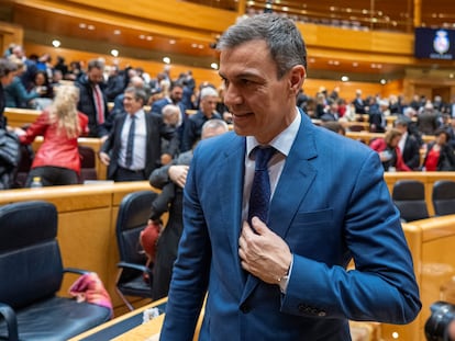 El presidente del Gobierno, Pedro Sánchez, durante la votación en el pleno del Congreso, reunido excepcionalmente en el Senado, el pasado 10 de enero, en el que se votó la convalidación de tres decretos del Gobierno.