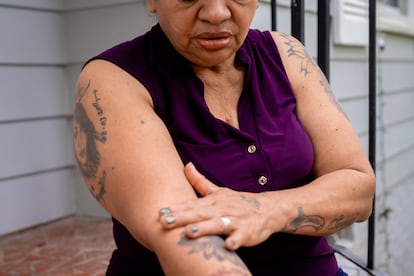 Vianey Mejia posa para un retrato en su casa en Charlotte, NC. El 5 de octubre de 2025.