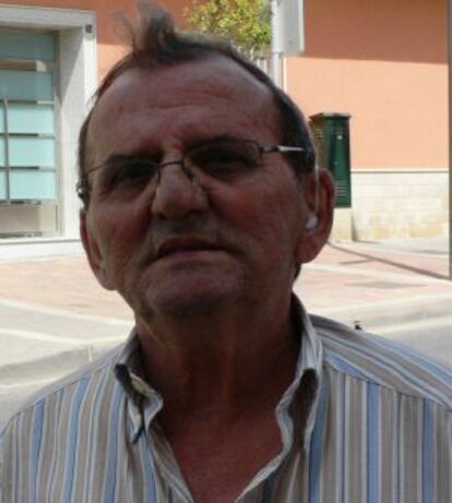 Francisco García, de 68 años, pidió 15.000 euros a un prestamista para comprarse un audífono y pagar unas deudas. Ahora le reclaman su casa.