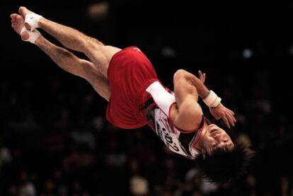 Uchimura, en pleno ejercicio.