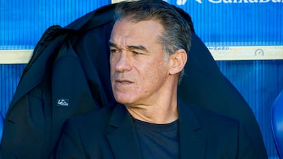 El entrenador del Alavés, Luis García, durante el partido de la Liga ante el Leganés disputado el pasado sábado en el estadio de Mendizorroza.