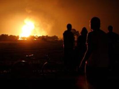 Una explosión en un oleoducto de la empresa estatal Petróleos Mexicanos (Pemex) dejó hoy al menos siete personas heridas en el centro de México, un accidente que según la petrolera podría haberse producido por una toma clandestina. EFE/Archivo