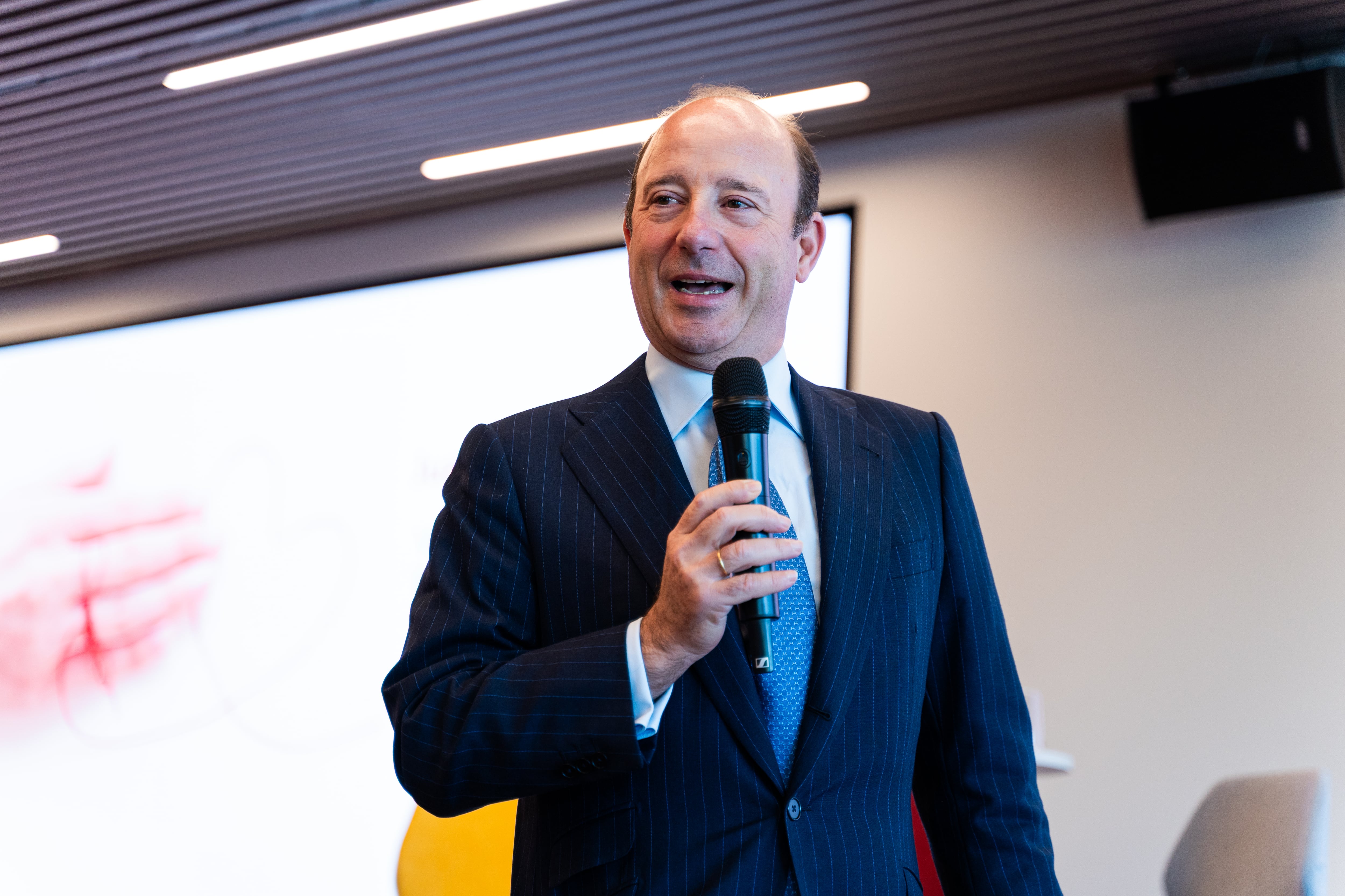 Juan Manuel Cendoya, vicepresidente de Santander España y director general de Comunicación, Marketing Corporativo y Estudios en Banco Santander, durante la inauguración de las jornadas de la Red Solidaria.