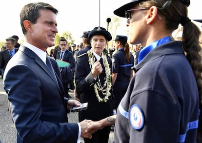Manuel Valls en una ceremonia de promoción de carceleros
