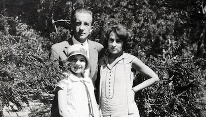 Cécile com Paul Éluard, seu pai, e Gala, sua mãe.