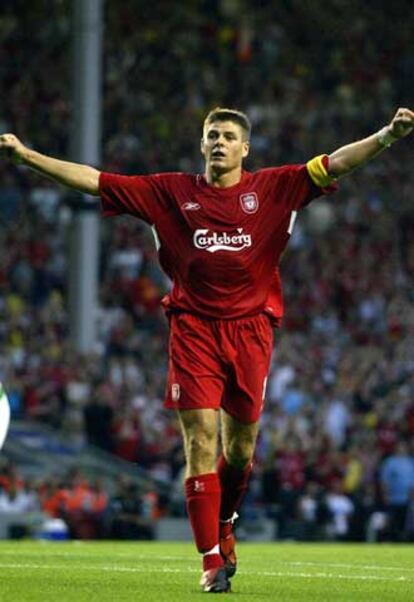 Gerrard celebra el tercero de sus goles ante el TNS.