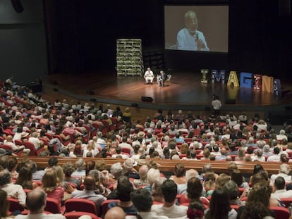 Leonardo Padura y Javier Moreno, director de EL PAÍS América. 