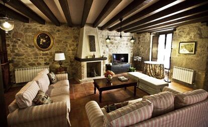 El salón de estar de la Posada Real del Buen Camino, en Villanueva de Campeán (Zamora).