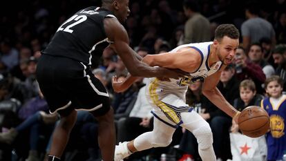 Stephen Curry, en un partido entre los Warriors y los Nets.