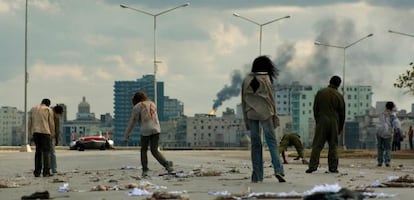 Escena de 'Juan de los muertos', película cubana que recrea una Habana plagada de zombis