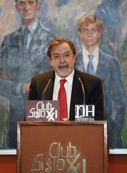 Juan Luis Cebrián, en un momento de la conferencia.