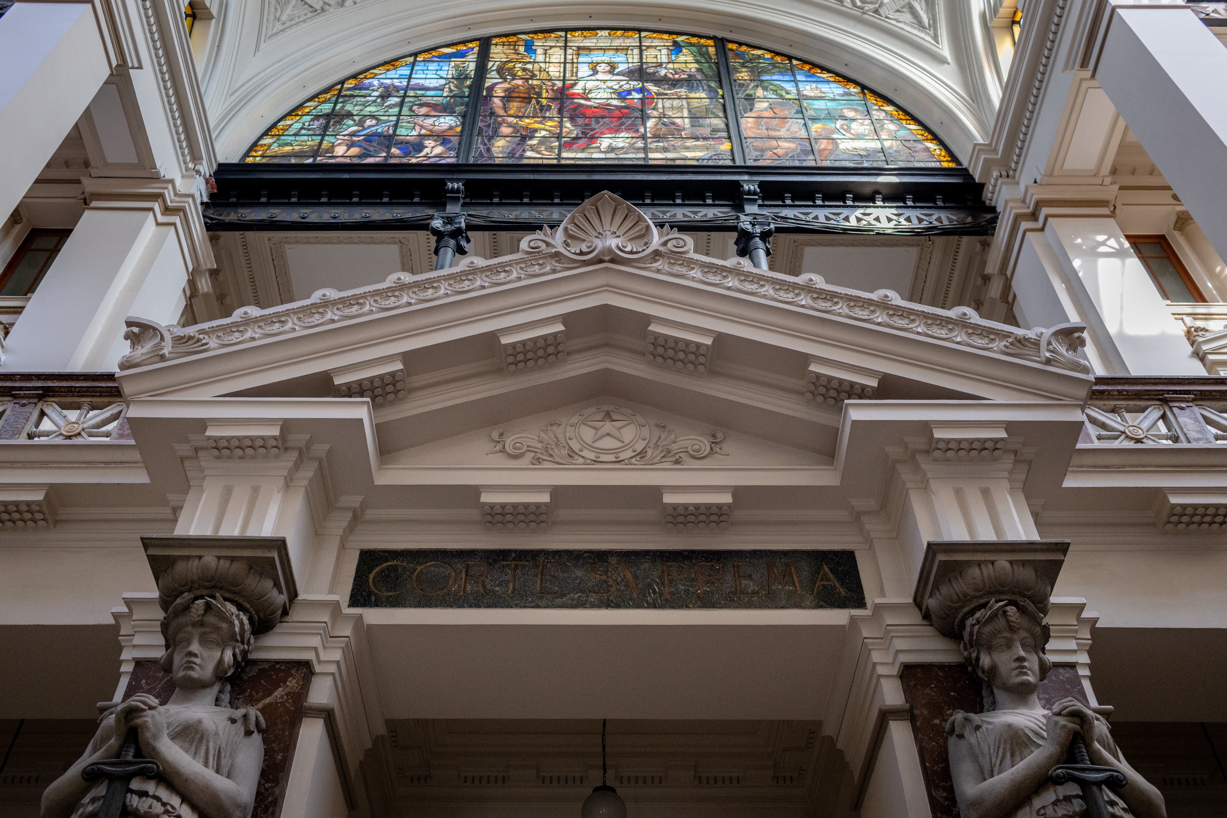 Aspecto del Palacio de Tribunales de Justicia en Santiago, Chile.