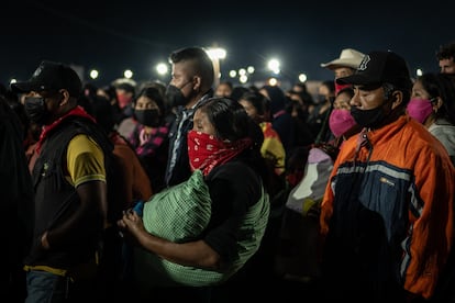 Es pronto para saber hacia qué nuevos rumbos partirá la guerrilla más icónica de la globalización. Por el momento, celebra tres décadas de supervivencia frente al Estado; de su propia manera de entender la política y la vida, la dignidad y la libertad. El futuro del EZLN es incierto. Pase lo que pase, su presente y su pasado son una fábula nunca vista de resistencia que ha reescrito para siempre la historia de México.