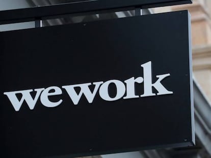 Logo de WeWork en un &#039;coworking&#039; de Nueva York