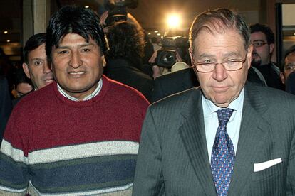 Uno de los encuentros más importantes que ha mantenido Evo Morales ha sido con la patronal empresarial CEOE. En la imagen, el líder boliviano junto al vicepresidente del organismo, Enrique de Aldama.