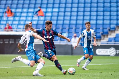 Bardhi, justo antes de disparar y anotar el segundo gol del Levante ante el Espanyol este sábado en el RCDE Stadium.