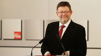 El secretario general del PSPV-PSOE, Ximo Puig, en una rueda de prensa en la sede de Blanquerías.