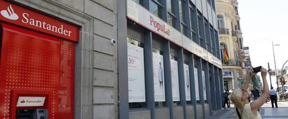 Sucursales de Banco Santander y Popular en Madrid.