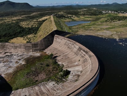 La presa de Ochiavic (Estado de Sonora) a menos de la mitad de su capacidad, el 27 de septiembre de 2022.