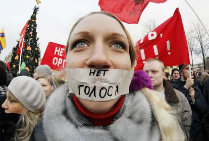 Una manifestante, durante una protesta en San Petersburgo.