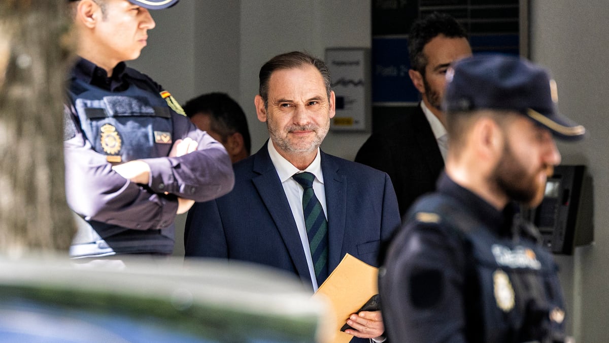 El Supremo mantiene en libertad a Ábalos aunque aprecia un “creciente” riesgo de fuga