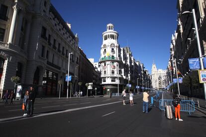 Desde Cibeles hasta Plaza de España, junto con varias calles colindantes a la zona centro han estado cerradas al tráfico. 