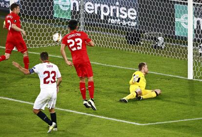 Segundo gol de Coke. 