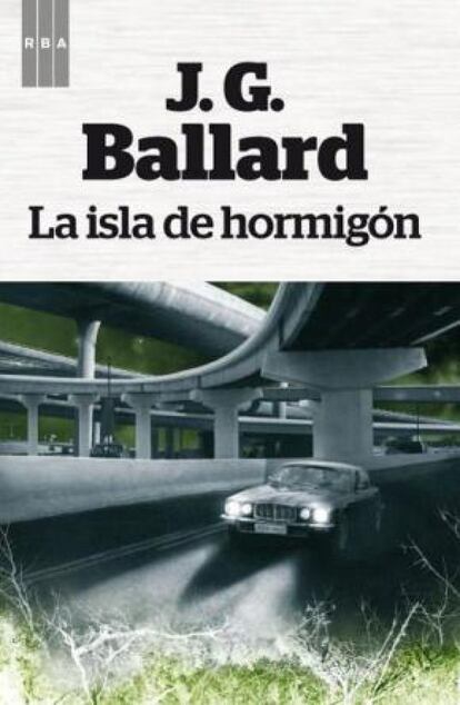 Publicada y ambientada en los años 70 del pasado siglo, esta novela del visionario Ballard podría muy bien suceder en nuestros días, o, mejor dicho, en nuestros no-lugares, esas circunvalaciones de las autopistas donde no querríamos pasar el resto de nuestra vida. Lamentablemente, el arquitecto protagonista de La isla de hormigón, Maitland, ha sufrido un accidente de coche y se ve abocado a permanecer en una de estas isletas de carretera, situación que lo convierte en una extraña modalidad de Robinson Crusoe, tal como sugiere Ballard desde el título. Traducción: Manuel Manzano.