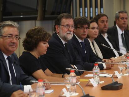 Mariano Rajoy y Carles Puigdemont encabezan la reunión política tras el atentado de Barcelona.