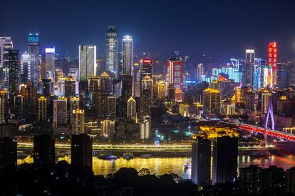 Vista del skyline de rascacielos de Chongqing. 