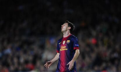 Messi se lamenta durante el partido.