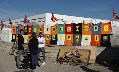 Trabajadores de Amazon durante los paros de este jueves.