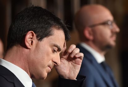 El primer ministro Valls y su homólogo belga, Charles Michel, este lunes.