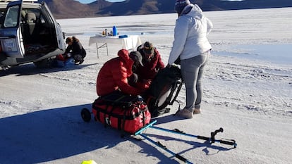 El Ministerio de Culturas y Turismo ha dado difusión a la expedición con la que, según dijo, espera contribuir a que Bolivia obtenga en premio de Mejor Destino Cultural del Mundo. Tessier supo del lugar hace 15 años por una residente de Bolivia. "Se informó sobre el salar de Uyuni, sobre las dificultades que representa y del atractivo turístico, por lo que decidió realizar su hazaña en ese sitio".