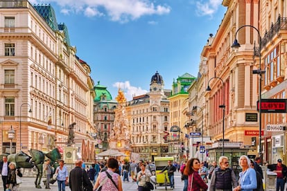 Paseantes en la céntrica calle de Graben, en Viena.