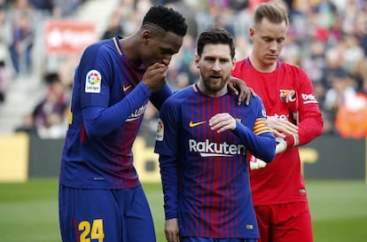 Mina conversa con Messi ante del duelo ante el Getafe. 
